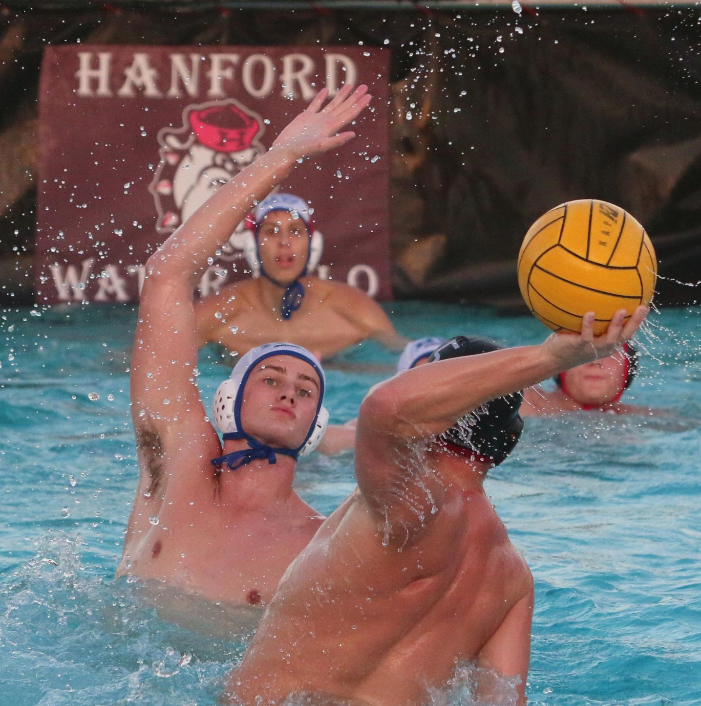 Down to the wire: Huskies score game-winner in final minute